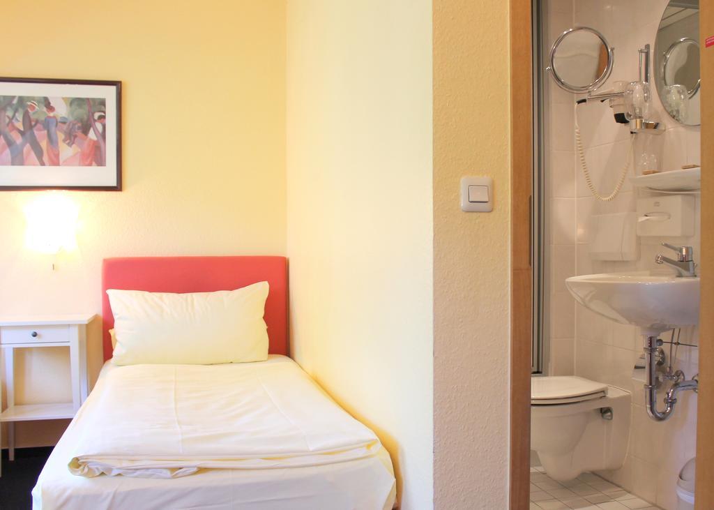 Hotel Eden - Am Hofgarten บอนน์ ภายนอก รูปภาพ