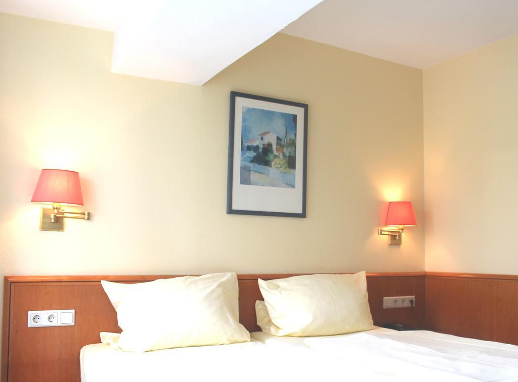Hotel Eden - Am Hofgarten บอนน์ ภายนอก รูปภาพ